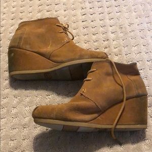 Toms desert wedge